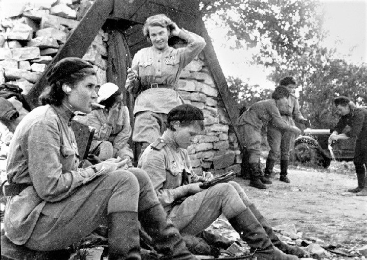 Những nỗi khổ “hữu danh, hữu hình” của các nữ quân nhân trong Chiến tranh Vệ quốc